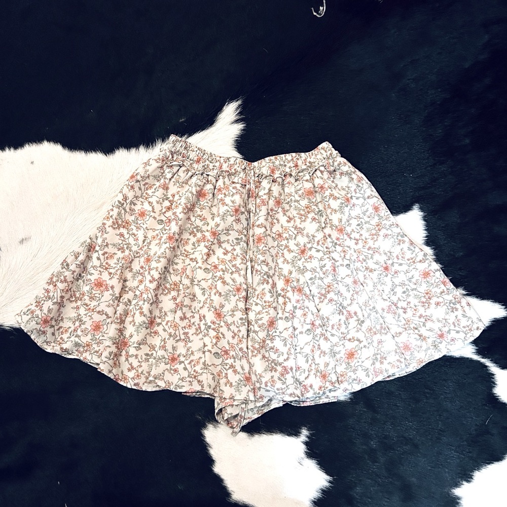 Flowy stretchy shorts